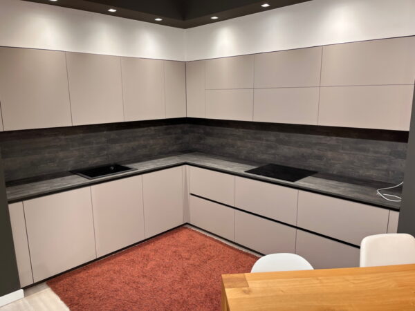 PROMO - CUCINA CON ANTE E TOP LAMINATO