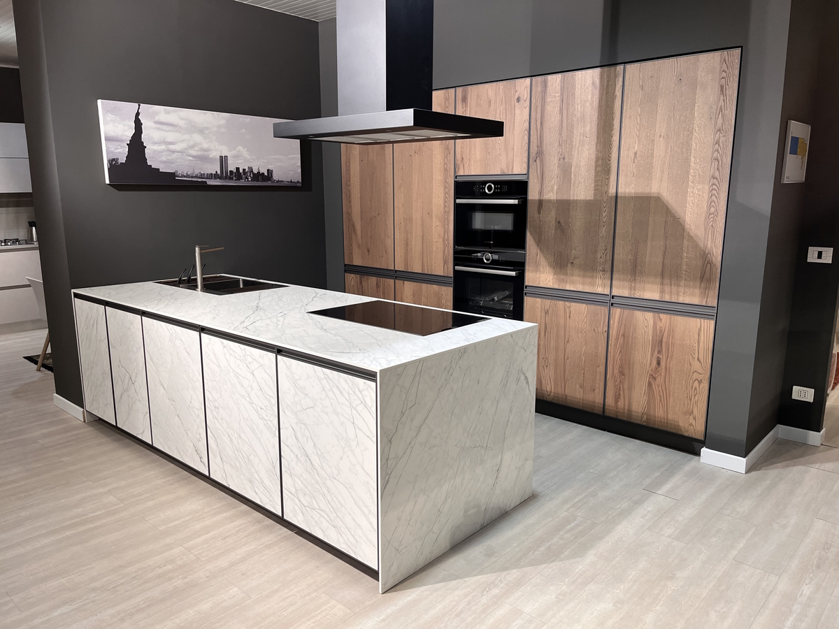 PROMO - CUCINA CON ANTA TELAIO IN GRES PORCELLANATO - Cucine Noventa