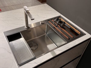 PROMO - CUCINA CON ANTA TELAIO IN GRES PORCELLANATO - immagine 7