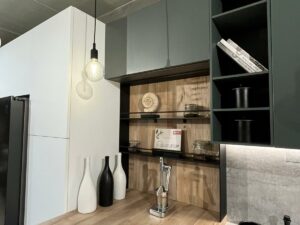 PROMO - CUCINA LINEARE IN LAMINATO BIANCO E LACCATO VERDE BOSCO - immagine 8