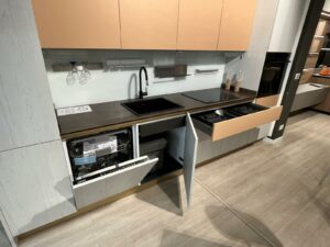 PROMO - CUCINA LINEARE IN LAMINATO ROVERE SBIANCATO E CIPRIA - immagine 2