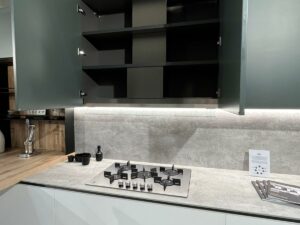PROMO - CUCINA LINEARE IN LAMINATO BIANCO E LACCATO VERDE BOSCO - immagine 5