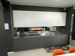 PROMO - CUCINA LINEARE IN EFFETTO RESINA E TOP INOX - immagine 2