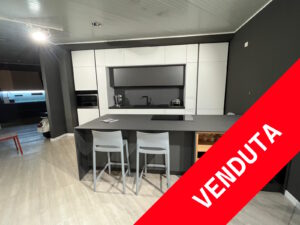 PROMO - CUCINA TUTTA ALTEZZA E ISOLA IN LAMINATO