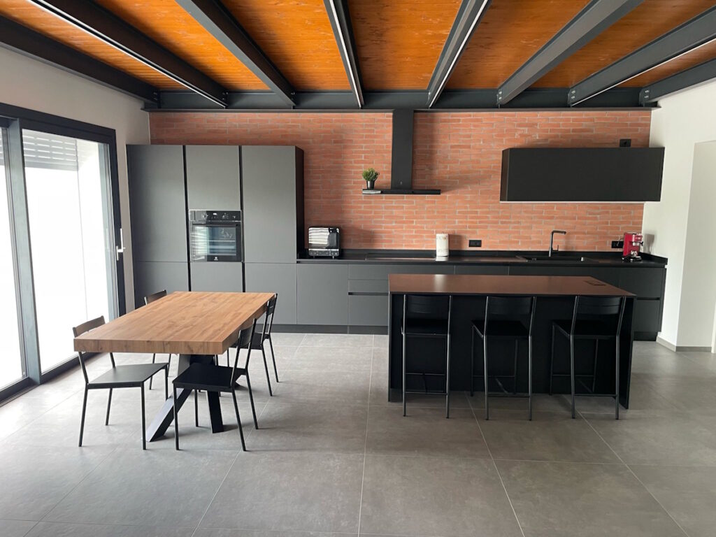 cucina-industrial-mattoni-verde-nero