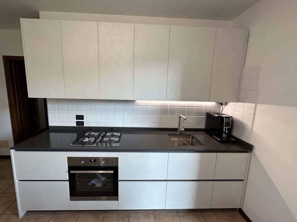 cucina-laminato-spatolato-moderno