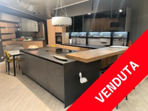 PROMO - CUCINA IN LAMINATO EFFETTO LEGNO E GRES