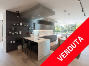 PROMO - CUCINA IN VETRO CON PENISOLA